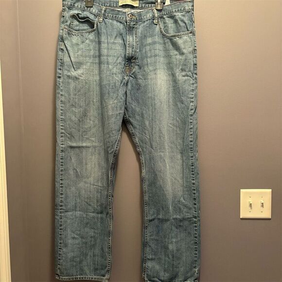 Wrangler Other - Wrangler Men's Relaxed Straight Jeans Blue Size 40x32 5-Pocket Design